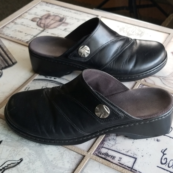 Clarks Shoes - GREAT* Slip On Leather Black Clark's Shoes